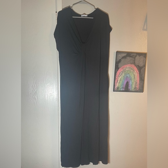 Black Cap Sleeve Maxi Dress with Pockets - Picture 3 of 5